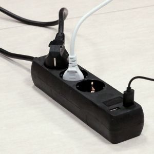 3 Ways Socket With 2 USB (3G 1.5MM2 X 1.5M) Polybag With Card Black